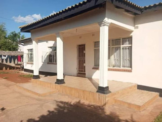 3 Bedroom Flat For Sale in Woodlands Chalala