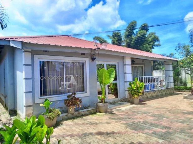 spacious-3-bedroom-house-in-woodlands-big-0