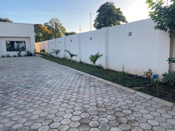 luxurious-3-bedroom-house-for-sale-in-woodlands-big-1