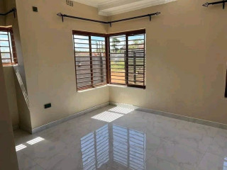 3-bedroom-flat-for-rent-in-meanwood-chamba-valley