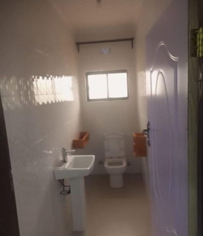 2-bedroom-flat-for-rent-in-makeni-big-6