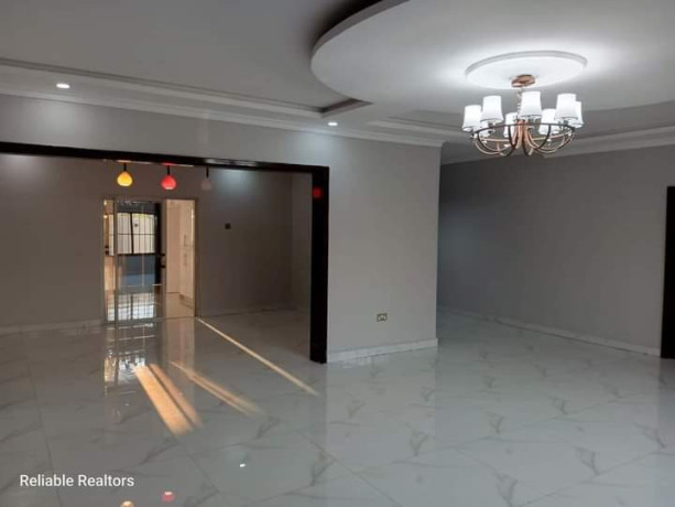 3-bedroom-flat-for-sale-in-lilayi-estate-big-8