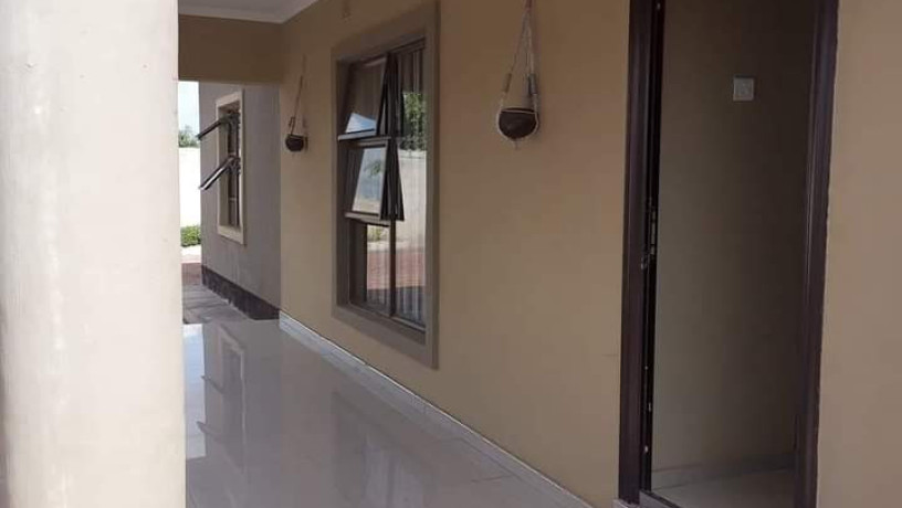 3-bedroom-flat-for-rent-in-chalala-big-8