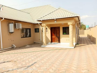 3 Bedroom Flat For Sale in Lilayi Estate