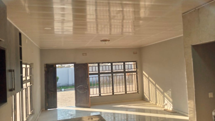 3-bedroom-flat-for-rent-in-makeni-big-2