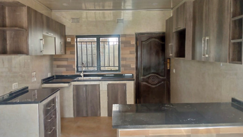 3-bedroom-flat-for-rent-in-makeni-big-4