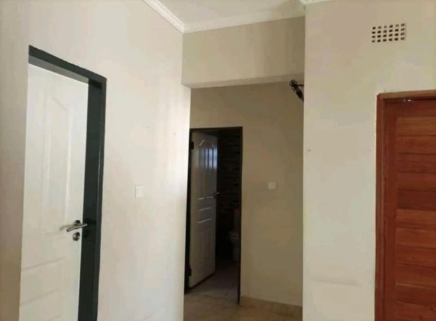 2-bedroom-flat-for-rent-in-roma-big-3