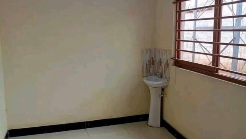 2-bedroom-flat-for-rent-in-chalala-big-5