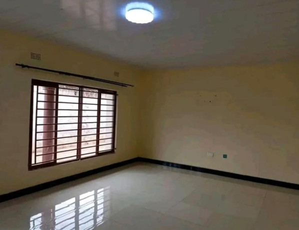 2-bedroom-flat-for-rent-in-chalala-big-4