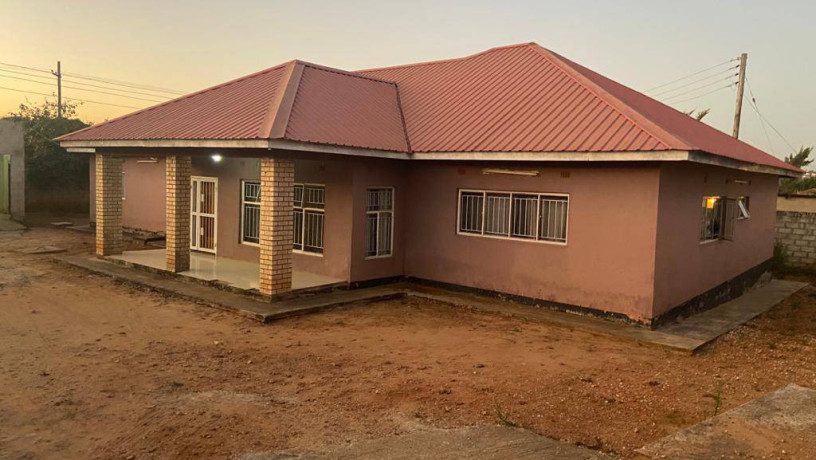 3-bedroom-standalone-house-with-carport-big-0