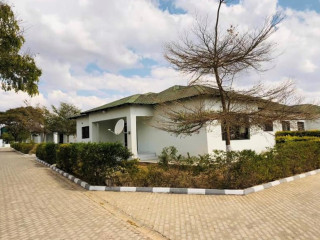 3 Bedroom Flat For Rent In Ibex Hill