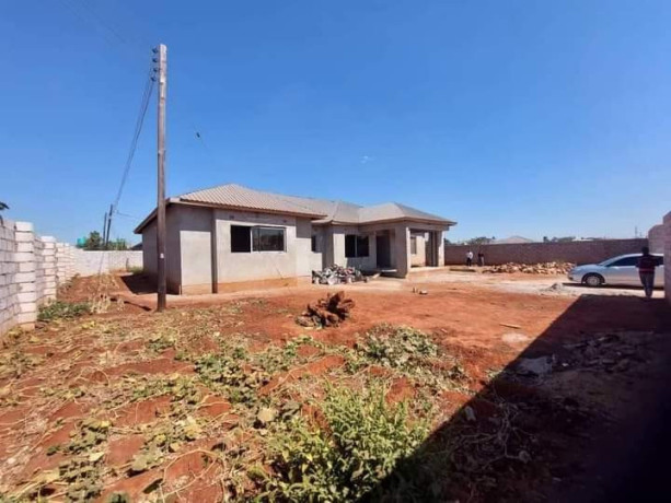 incomplete-4-bedroom-flat-for-sale-in-lilayi-big-2