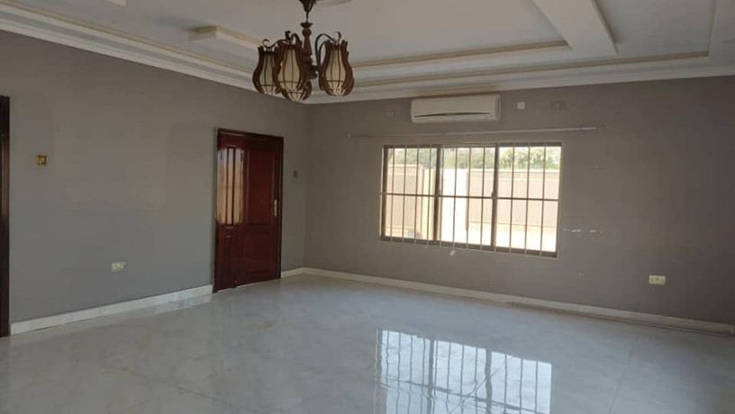 executive-3-bedroom-house-for-sale-in-lilayi-big-4