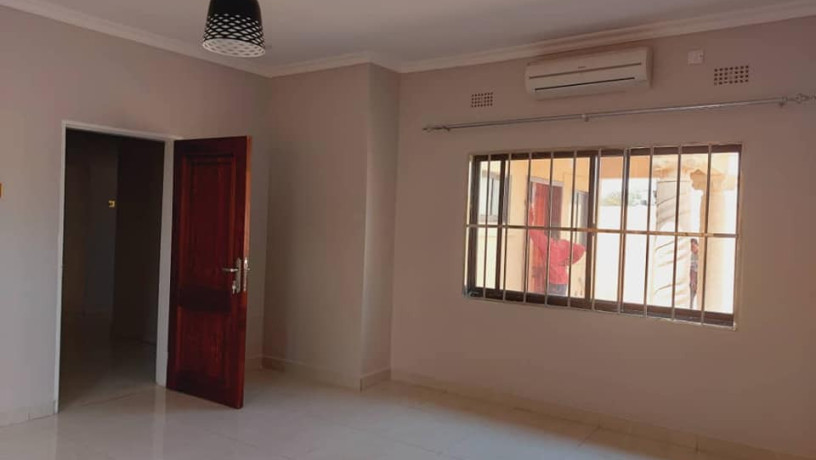 executive-3-bedroom-house-for-sale-in-lilayi-big-5