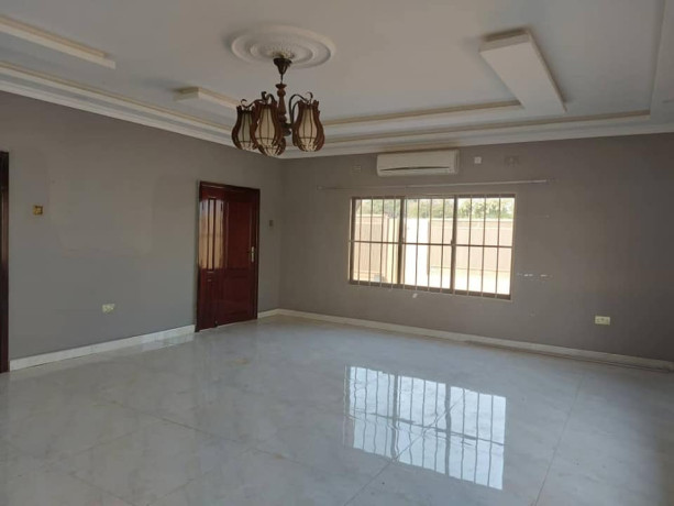 executive-3-bedroom-house-for-sale-in-lilayi-big-4