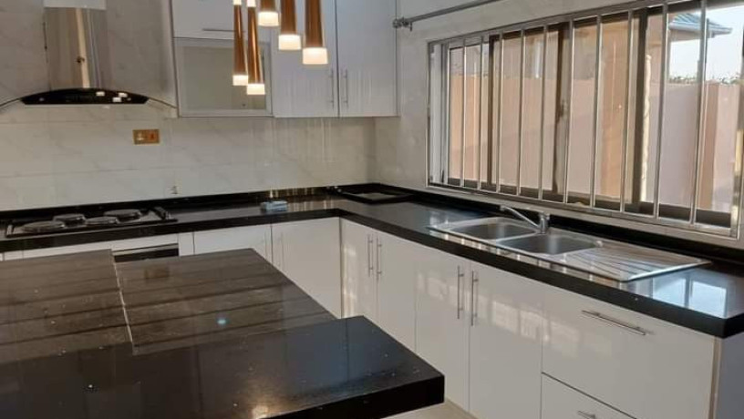 3-bedroom-apartment-for-sale-in-lilayi-estate-big-9