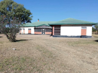 neat-and-modern-4-bedroom-house-in-makeni
