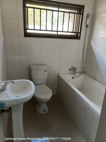 3-bedroom-flat-for-rent-in-lilayi-big-6