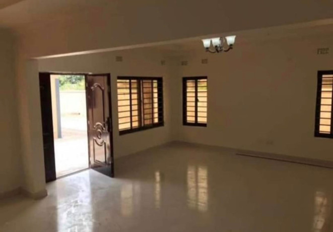 2-bedroom-flat-for-rent-in-chalala-big-5