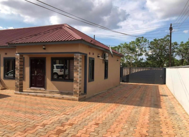 2-bedroom-flat-for-rent-in-chalala-big-4