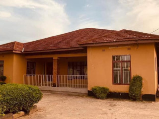 4 Bedroom House For Sale in Waterfalls