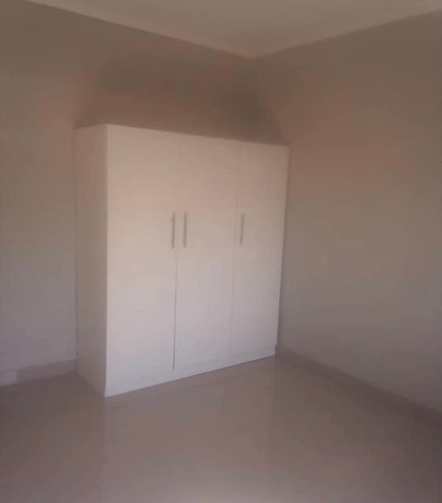 3-bedroom-flat-for-rent-in-meanwood-big-5