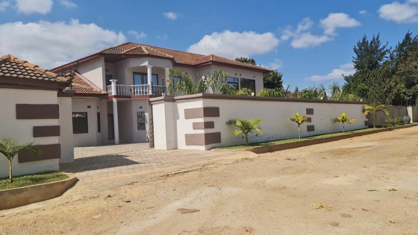 7-bedroom-house-for-rent-in-ibex-hill-big-3