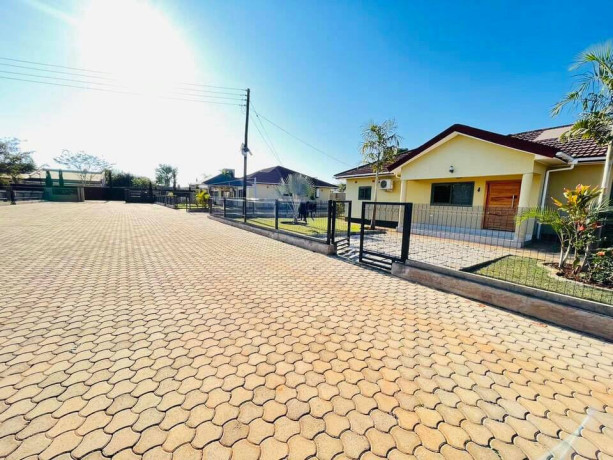beautiful-2-bedroom-flat-for-rent-in-new-kasama-big-0