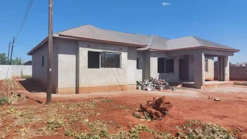 4-bedroom-house-for-sale-in-lilayi-big-2