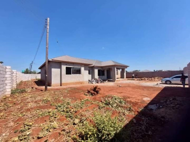 4-bedroom-house-for-sale-in-lilayi-big-1