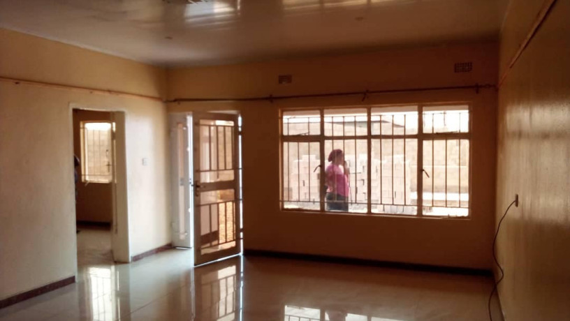 3-bedroom-flat-for-rent-in-chalala-big-6