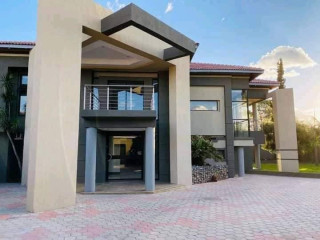 Stunning 4 Bedroom Double Storey House For Rent