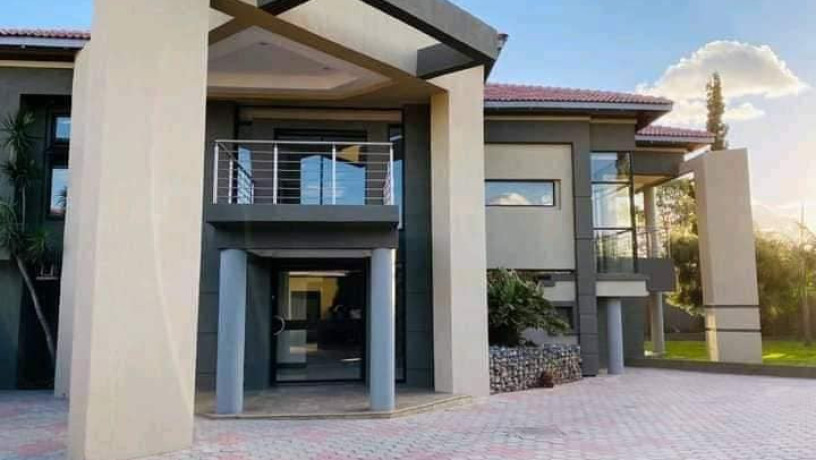 stunning-4-bedroom-double-storey-house-for-rent-big-0