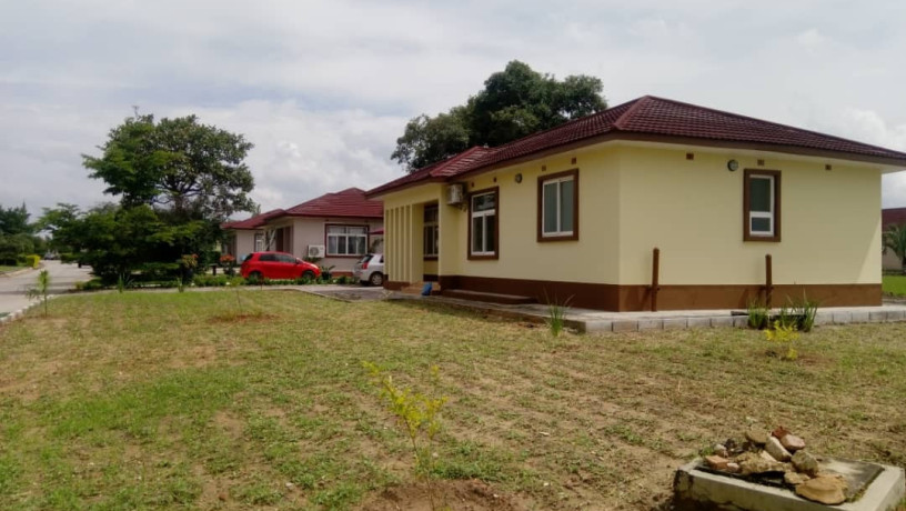 three-bedroom-house-in-silverest-gardens-big-2