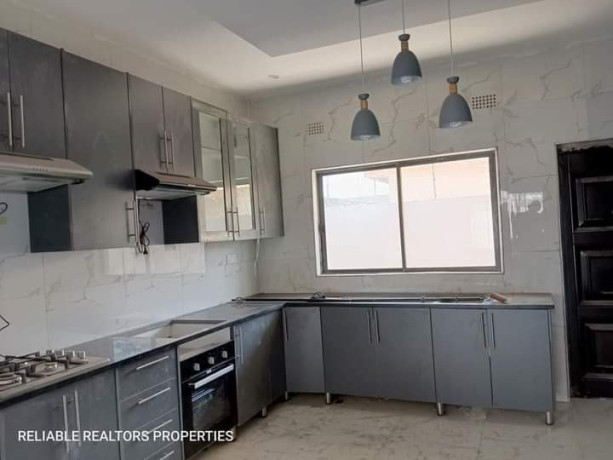 3-bedroom-flat-for-rent-in-chalala-big-9