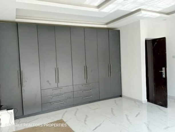 3-bedroom-flat-for-rent-in-chalala-big-2