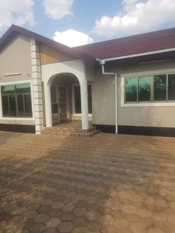 4-bedroom-standalone-house-for-rent-in-meanwood-ibex-big-2