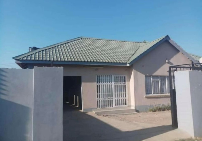 4-bedroom-house-for-sale-in-meanwood-big-0