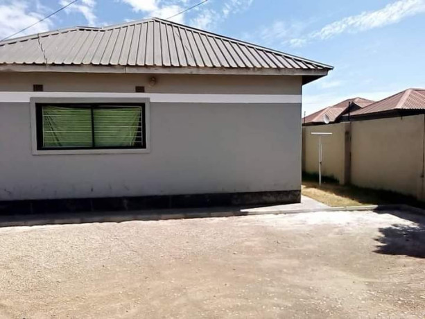 3-bedroom-flat-for-rent-in-chalala-big-5