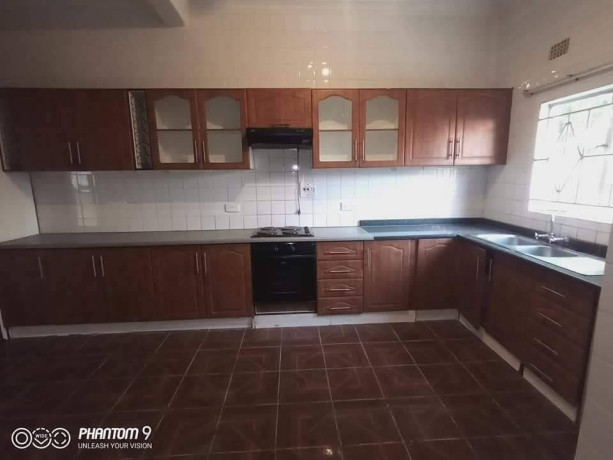 3-bedroom-apartment-for-rent-in-rhodes-park-big-2
