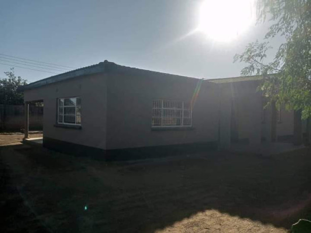 5-bedroom-flat-for-sale-in-chalala-big-4