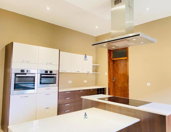 3-bedroom-townhouse-for-rent-in-sunningdale-big-5