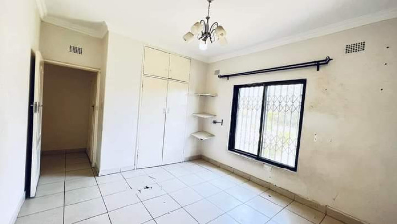 3-bedroom-flat-for-rent-in-mashalands-big-4