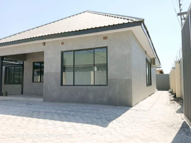 3-bedroom-flat-for-rent-in-chalala-big-1