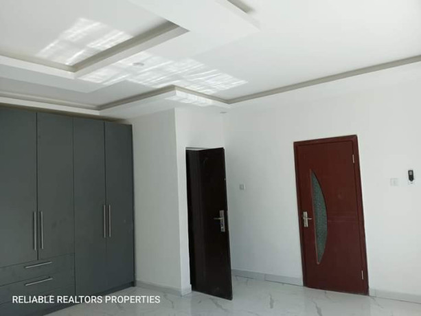 3-bedroom-flat-for-rent-in-chalala-big-8