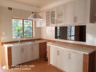 4 Bedroom Flat For Rent in Ibex Hill