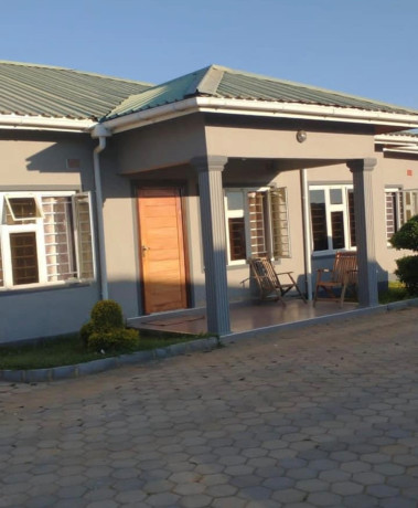 3-bedroom-flat-for-rent-in-meanwood-big-1