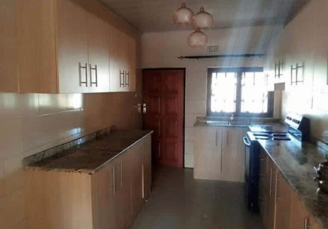3-bedroom-flat-for-rent-in-chalala-big-2