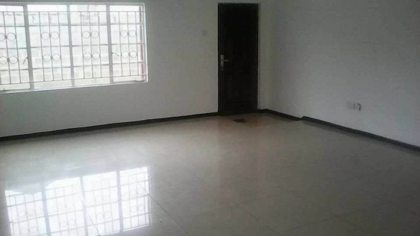 spacious-three-bedroom-flat-in-salama-park-big-5