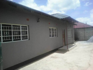 spacious-three-bedroom-flat-in-salama-park
